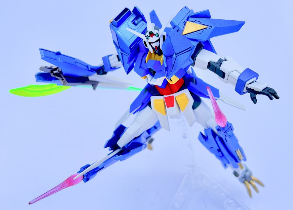 ▲ドッズセイバー(斧)斧の刃は30mmの魔法武装の魔法陣を加工しています。大きめの緑のクリアパーツが中々見つからず、パーツの選定は難航しました。膝のビーム刃はジュピターヴを使用しています。