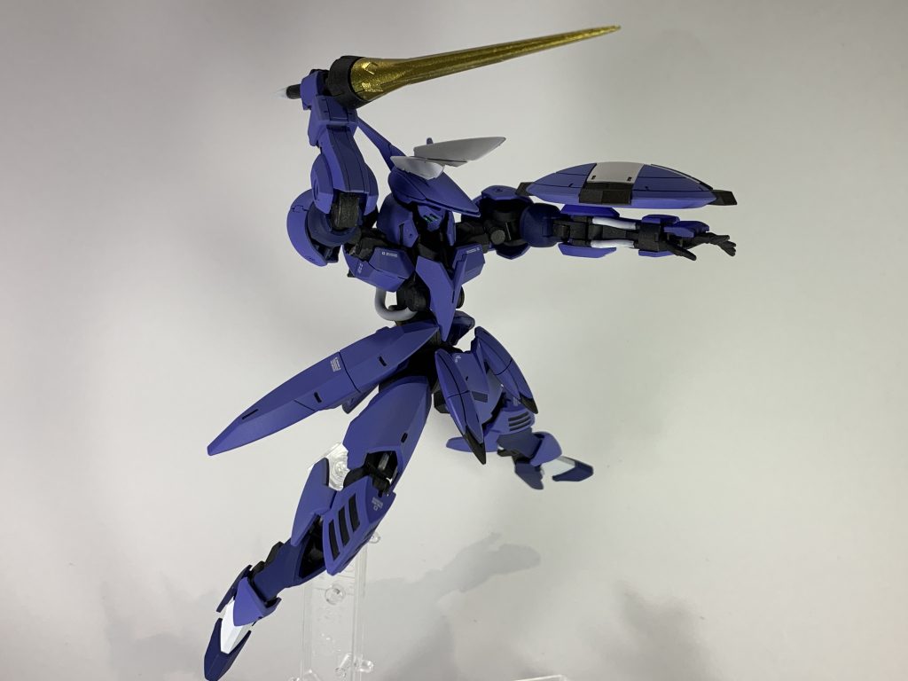 実際使われるかはわかりませんが、レイピアをランスっぽく投げるのも面白そう