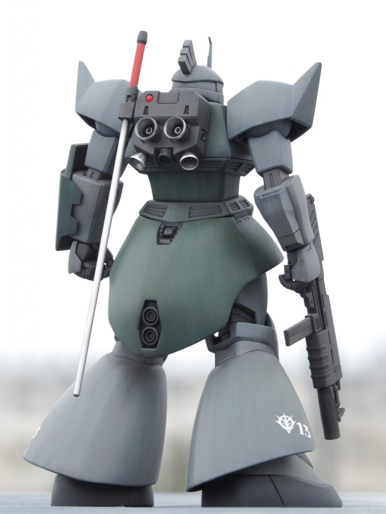 前腕の補助エンジン(今回は速射砲に改造)の位置を変更。