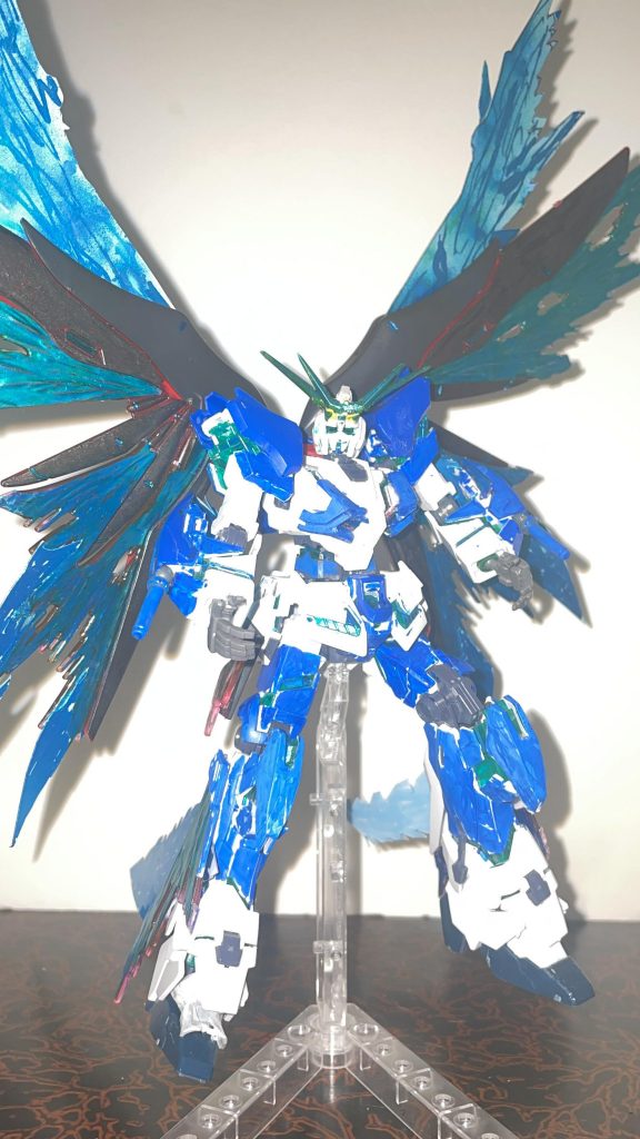 ［エネルギー全開］〔最大出力〕的な。脚の羽＋バックの羽＋腕の羽で計六枚増やした。機動力、攻撃力の大幅な上昇と共に長時間運用すると爆破する危険性を持つ。 