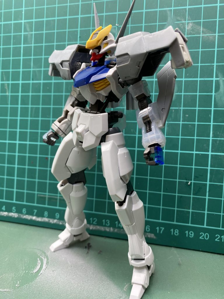 サフ吹き前。頭部&胴体:バルバトスルプスレクス腕部:アスタロトがベース、肩アーマやナイフシースはプラ板で作成下半身:Gバウンサー