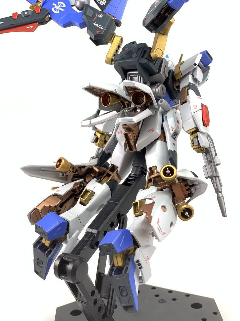 背面からのバーニア。初めて金属パーツ使ってディテールアップしてみましたが病みつきになりそうです!