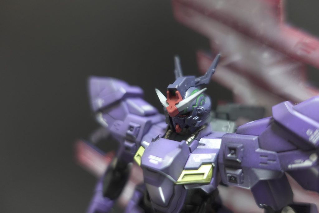 エナメル蛍光グリーンでサイコフレームの発光を表現。