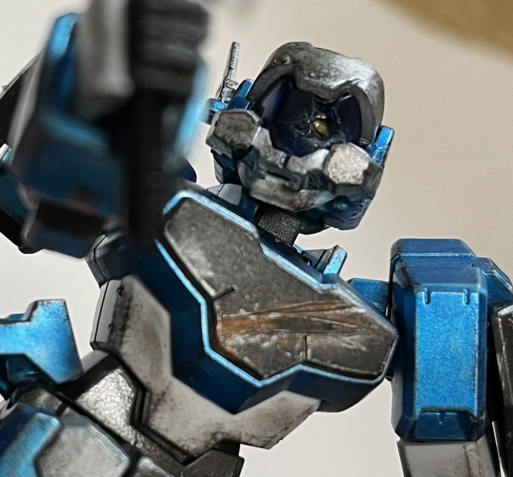 バイザーの中の顔をもっと見せたかったのでバイザー割り。