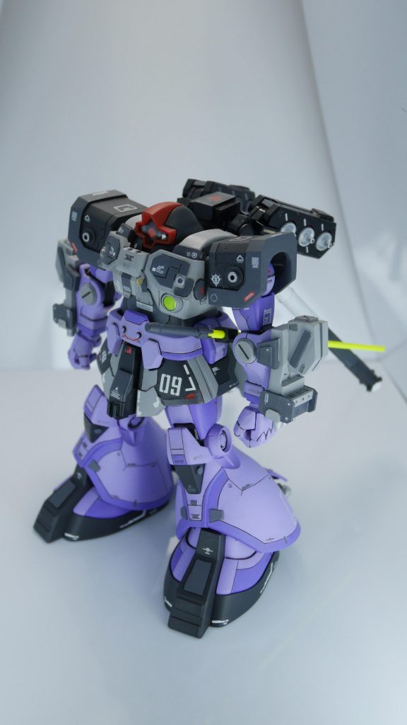 武装盛った状態。腕にはマシンガンを追加。ネオジム磁石でとりつけられるようにしました。