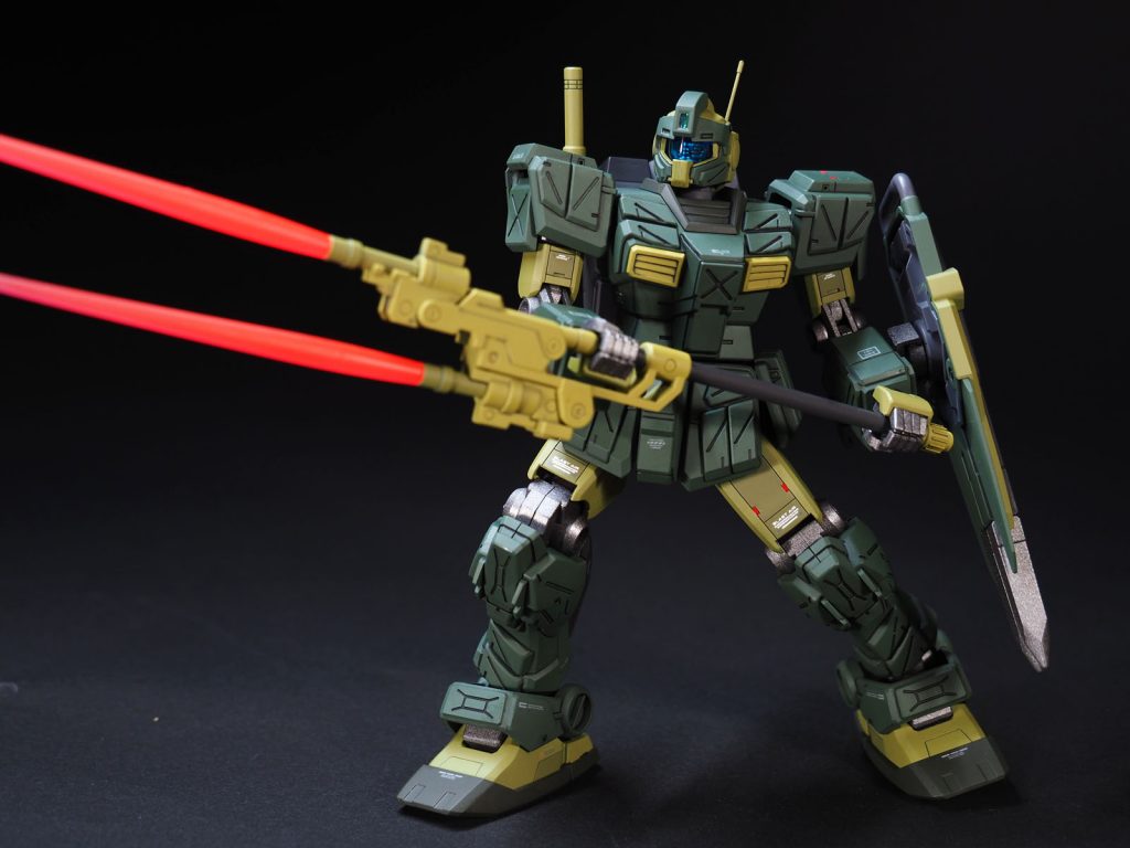 ジムストライカーのトレードマーク、ツインビームスピアを構えた図。戦場の絆をプレイしたことがないので、強いのかどうなのかわかりません。