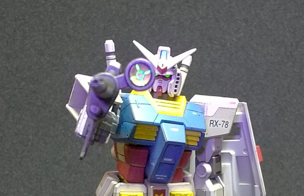 頭部カメラ・ツインアイ・ライフルのスコープは蛍光塗料を。