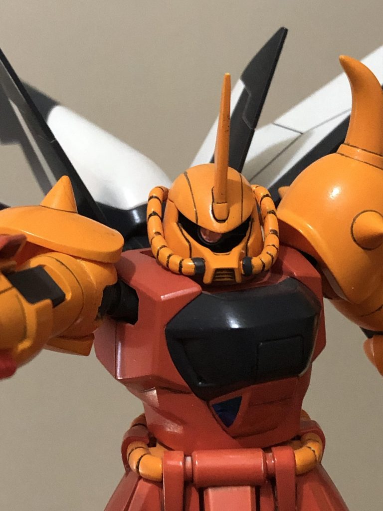 左右に動きます。爪楊枝で向きを調整出来ます。