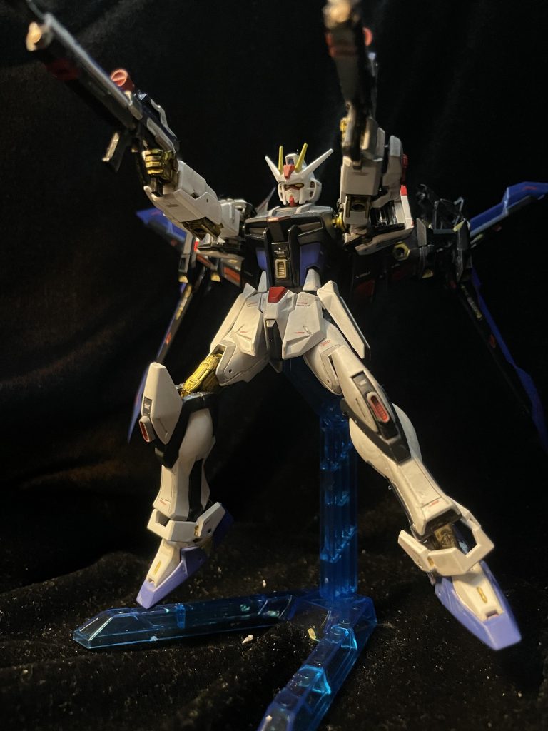 ライフル二丁持ち。この為にEGストライクをもう一つ買い、余ったキットがこの後の作品に活用されました。