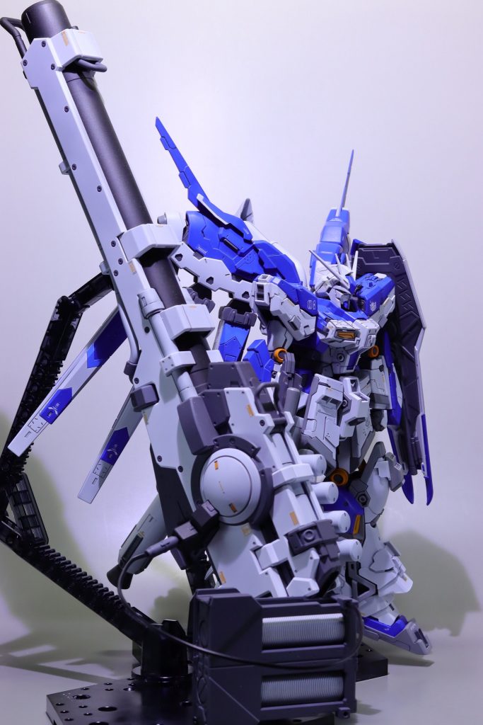 強化型Hi-νガンダム+ハイパー・メガ・バズーカ・ランチャー–2枚目/制作者：Nu11