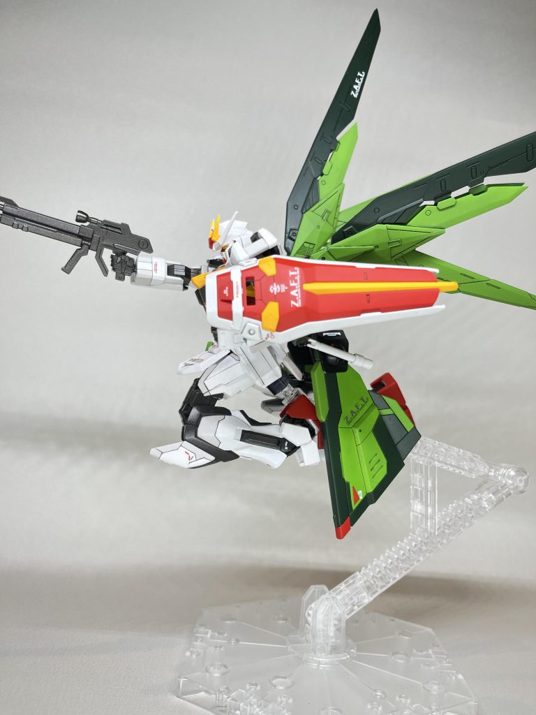 飛んでる姿を横から。