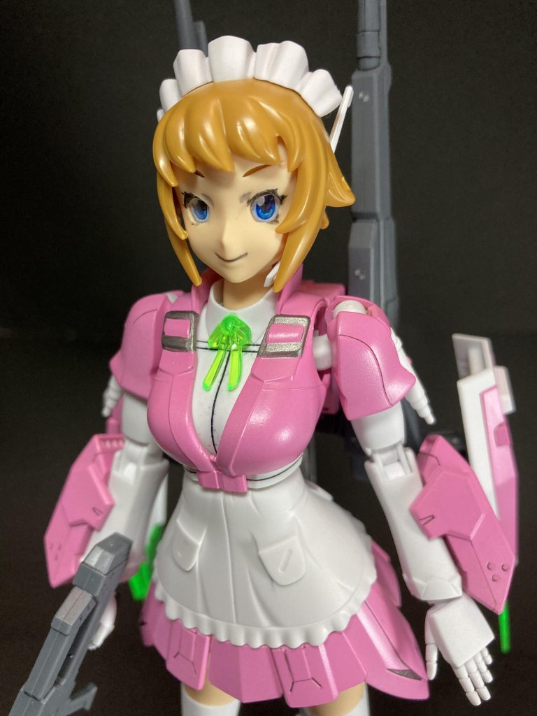 肩のところの金具を赤にすればかなりアンミラっぽくなったな、と笑今度修正しておきますね。