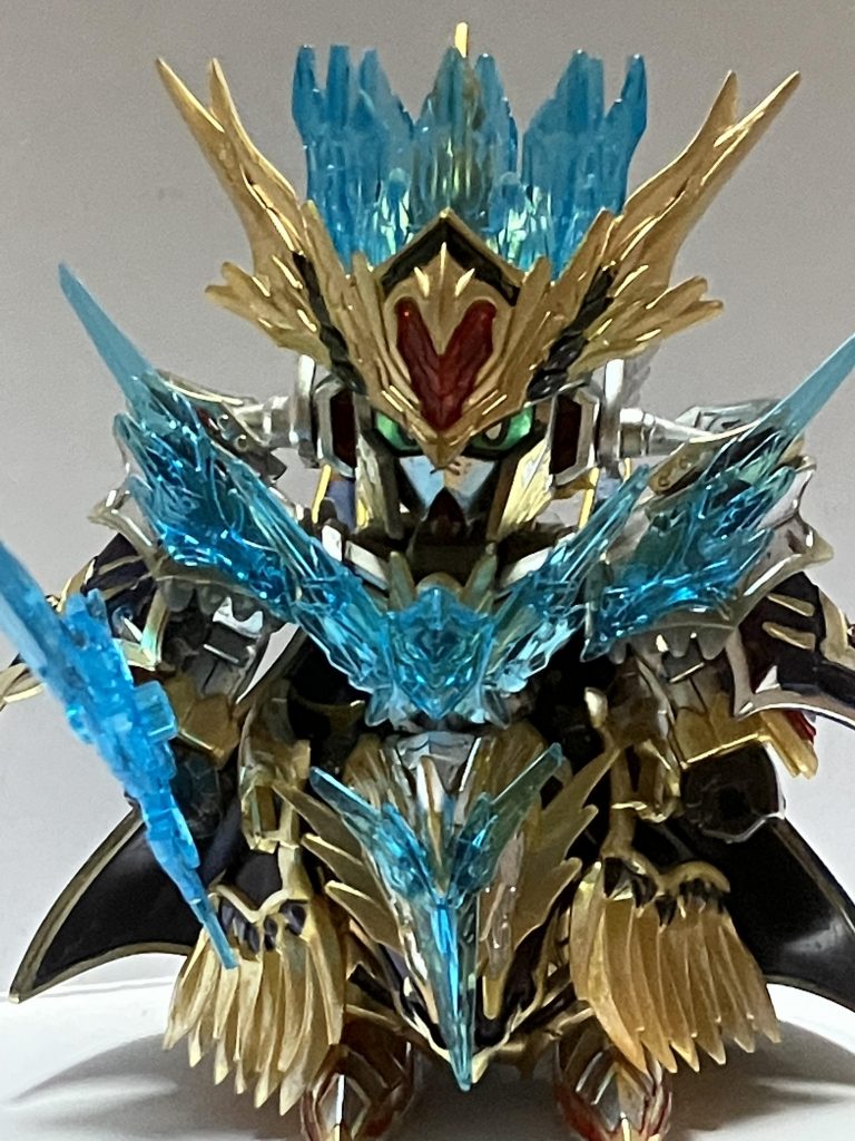 フルアーマー状態にしてみました。せっかくだったのでクリアパーツの角を尖らせて見ました。あっ、王冠の角付け忘れてた・・・