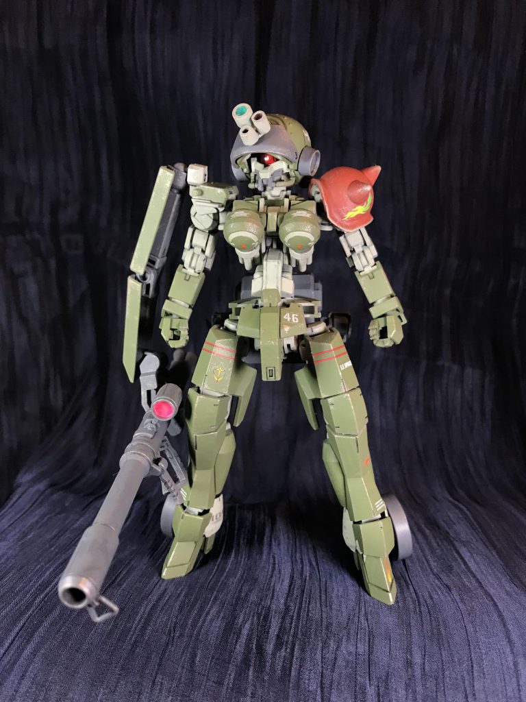 女性タイプという事で肩幅詰め、腰をシエルノヴァに変更して幅増し。それっぽく見えるようスタイル調整しております。