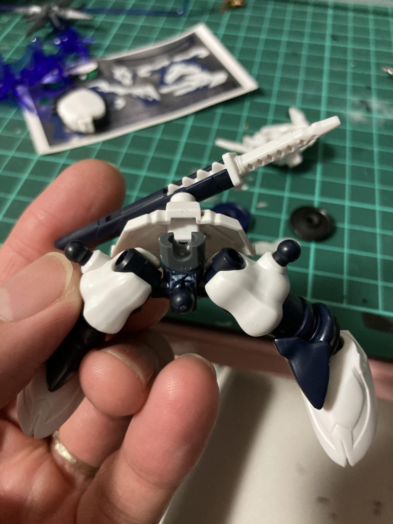 腰 リアスカート 左右大腿部の狐の足?のパーツはボールデンの関節を組み込んであります