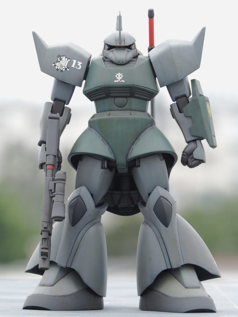 マシンガンはMMP-80前期型(ポケ戦に登場のタイプ)を選択。サイズがデカいのでザククラスには似合わない印象でしたが、大型のゲルググタイプだとちょうどよく馴染むサイズ感だと思います。特別感を出すためにスコープを追加。