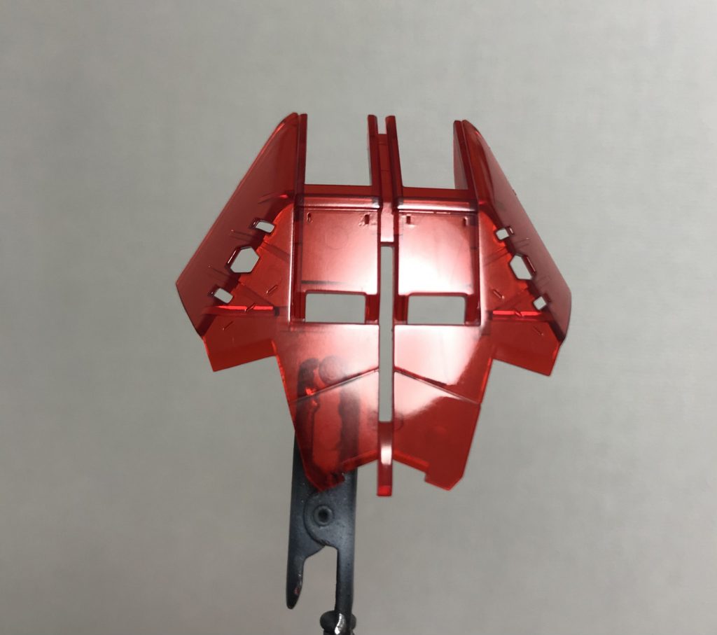 4000〜10000番のヤスリ、コンパウンドで磨いてから仕上げにタミヤモデリングワックスをかけました。塗装済みパーツと違い下地を削る心配がないので遠慮なく磨けて気持ちいいですね！ちょっと癖になるかも 