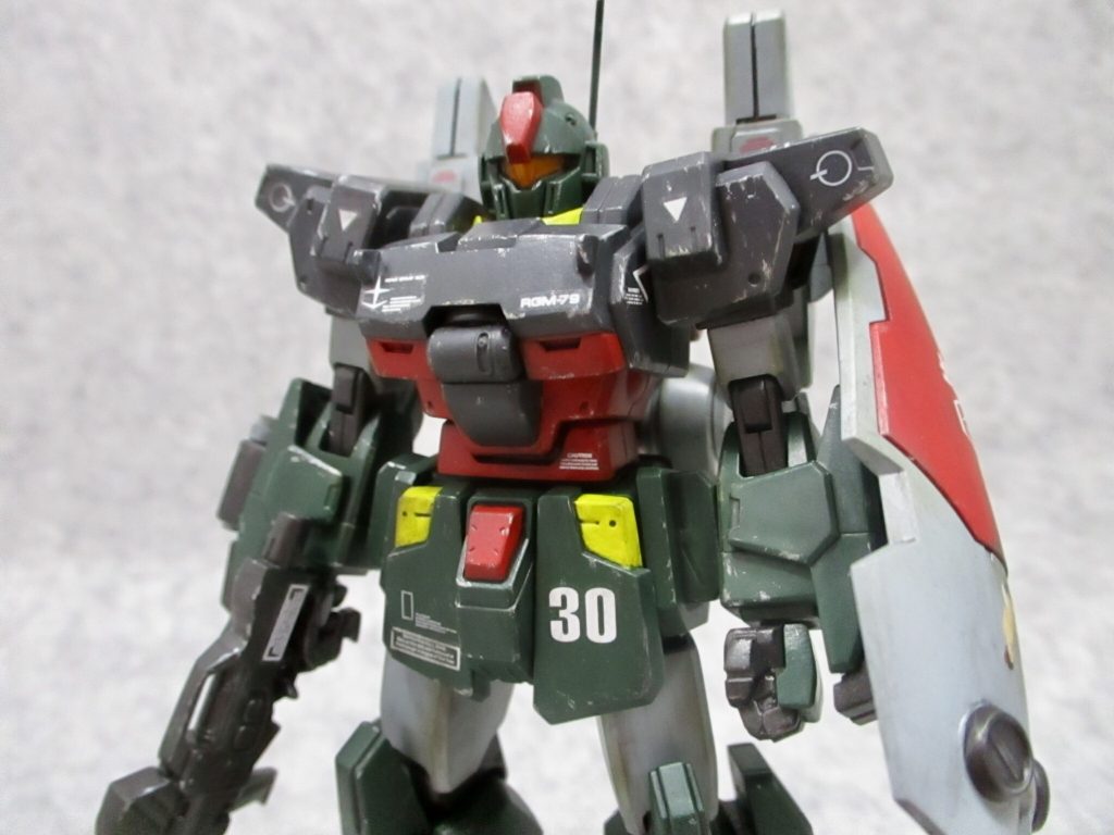 ジムカスタム要素は頭部とシールドだけでした。