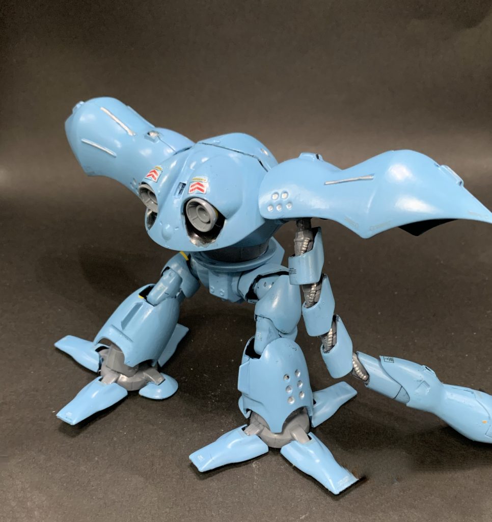 デカール自体はあまり貼り慣れてなくて皆様の思うような感じにはならなかったかなぁとあまり、ベタベタ貼るのは好きではなかったので、要所要所に後ろはバーニア部分くらいでいいかなと