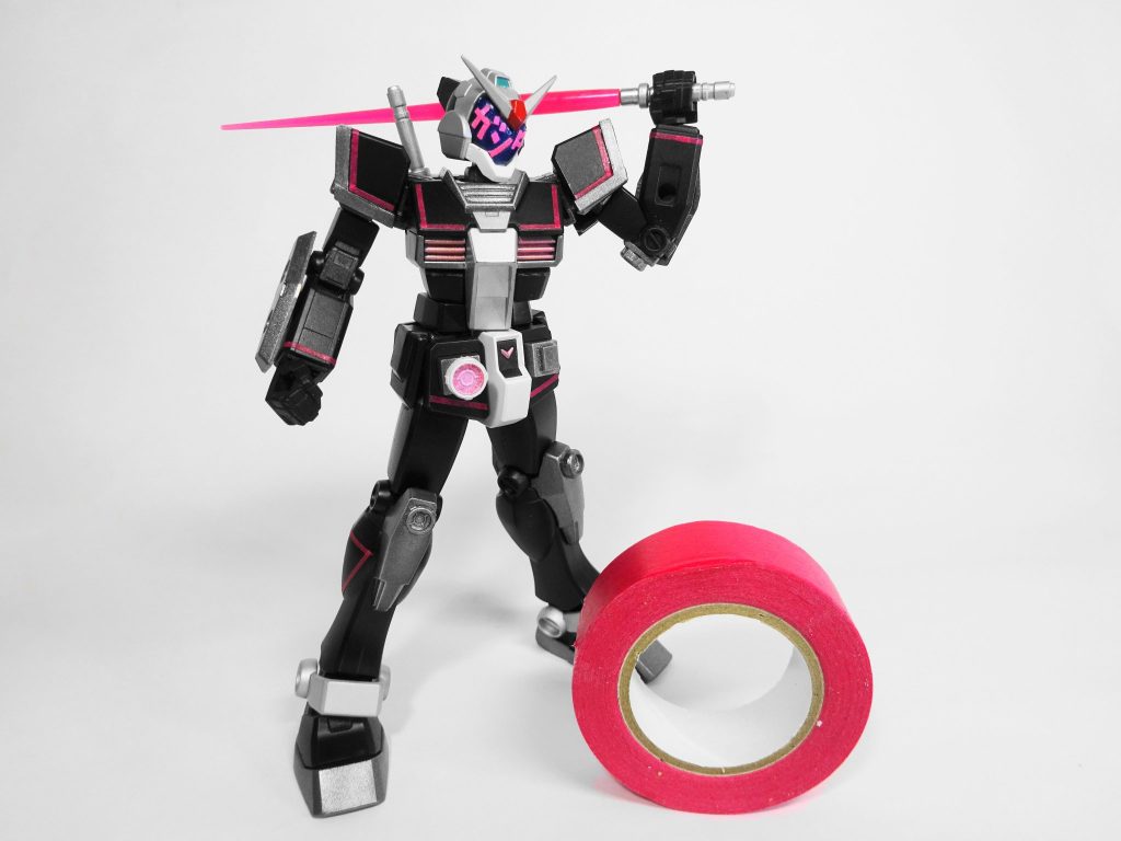 全身の赤のラインは百均で買ったマスキングテープを使って製作。顔の文字にもマスキングテープに色をつけて剥がれないように接着剤でつけていますw。