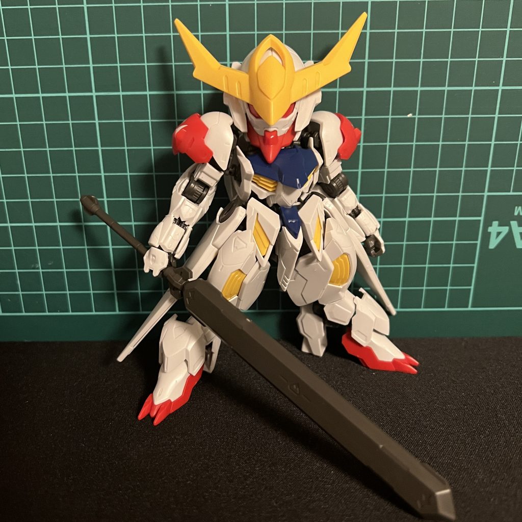 腕アーマーを付けるとうまくソードメイスが担げなかったので手首の改造を検討しました。