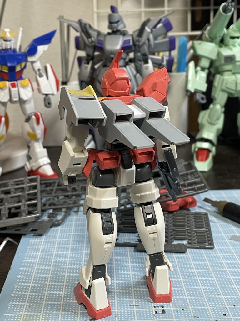 肩と背中はプラ板箱組みが基本