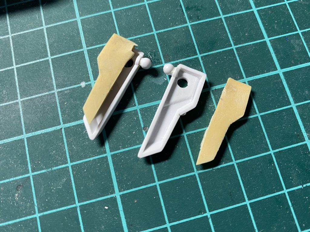 地味に腰には裏打ちパーツを作りました。あんまりみえないけど。