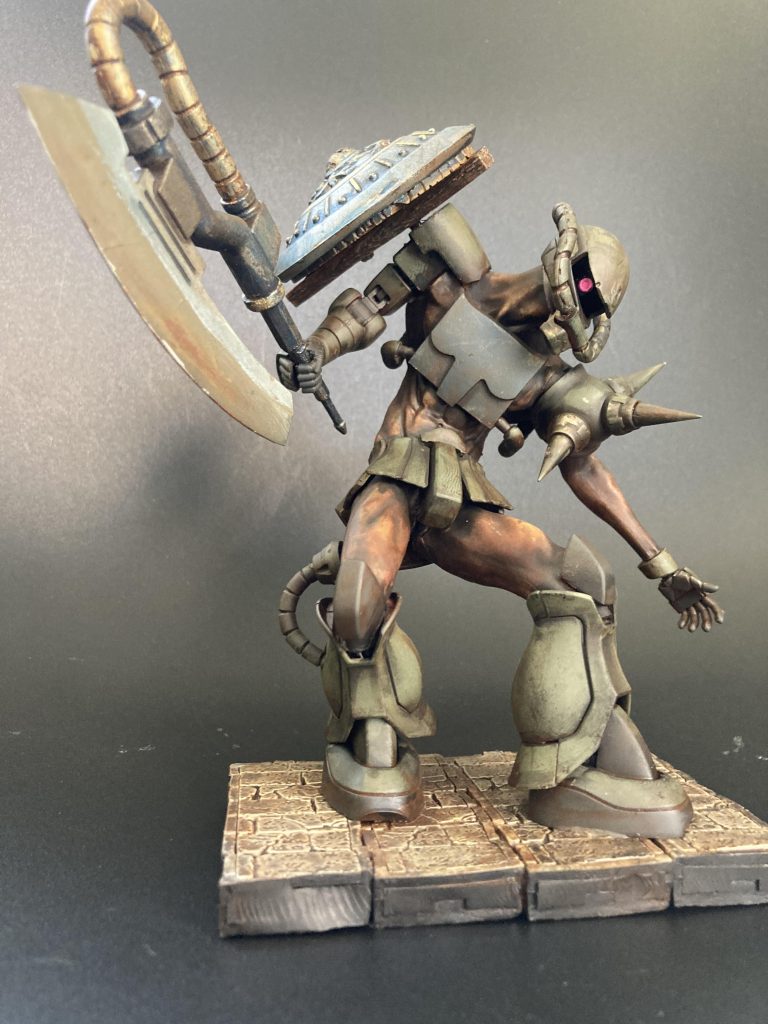 映画のダークな世界観にウェザリングを濃く海外モデラーさんのシタデル塗り風な感じででイメージ、迫力を出すために固定ポーズにしました^ ^