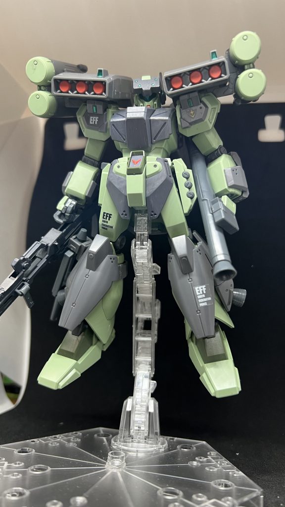 フロント今回は射撃武器モリモリで作ってみました。また前に作っていた対艦砲のジャンクを弄り直して装備させましたイメージとしては戦艦と共に後方射撃をしながら弾幕を撒き散らす機体です。