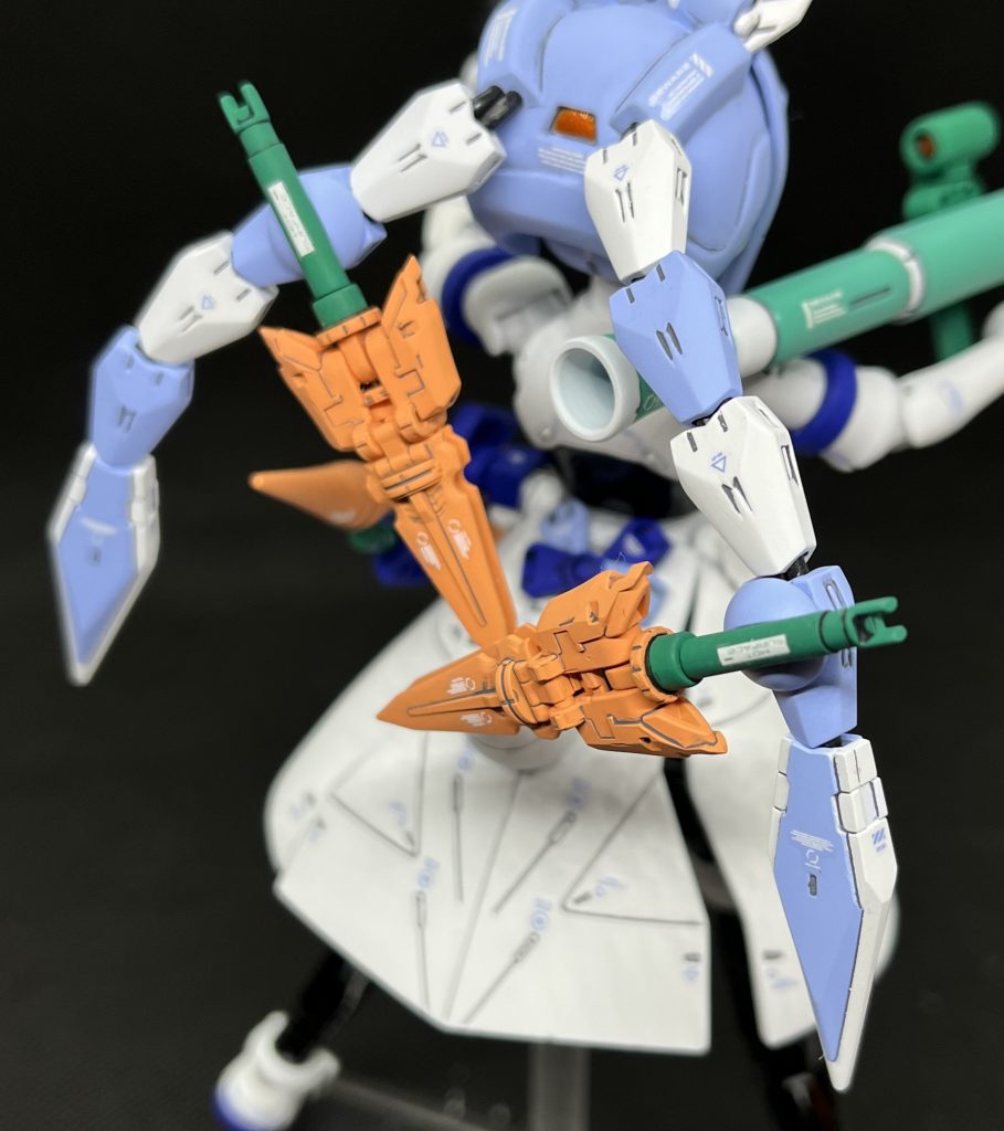 ツインテール部はRGユニコーンペルフェクティビリティ、件の人参の再現にはRG天ミナのスピア部とHGCEストフリのサーベルグリップを使用。