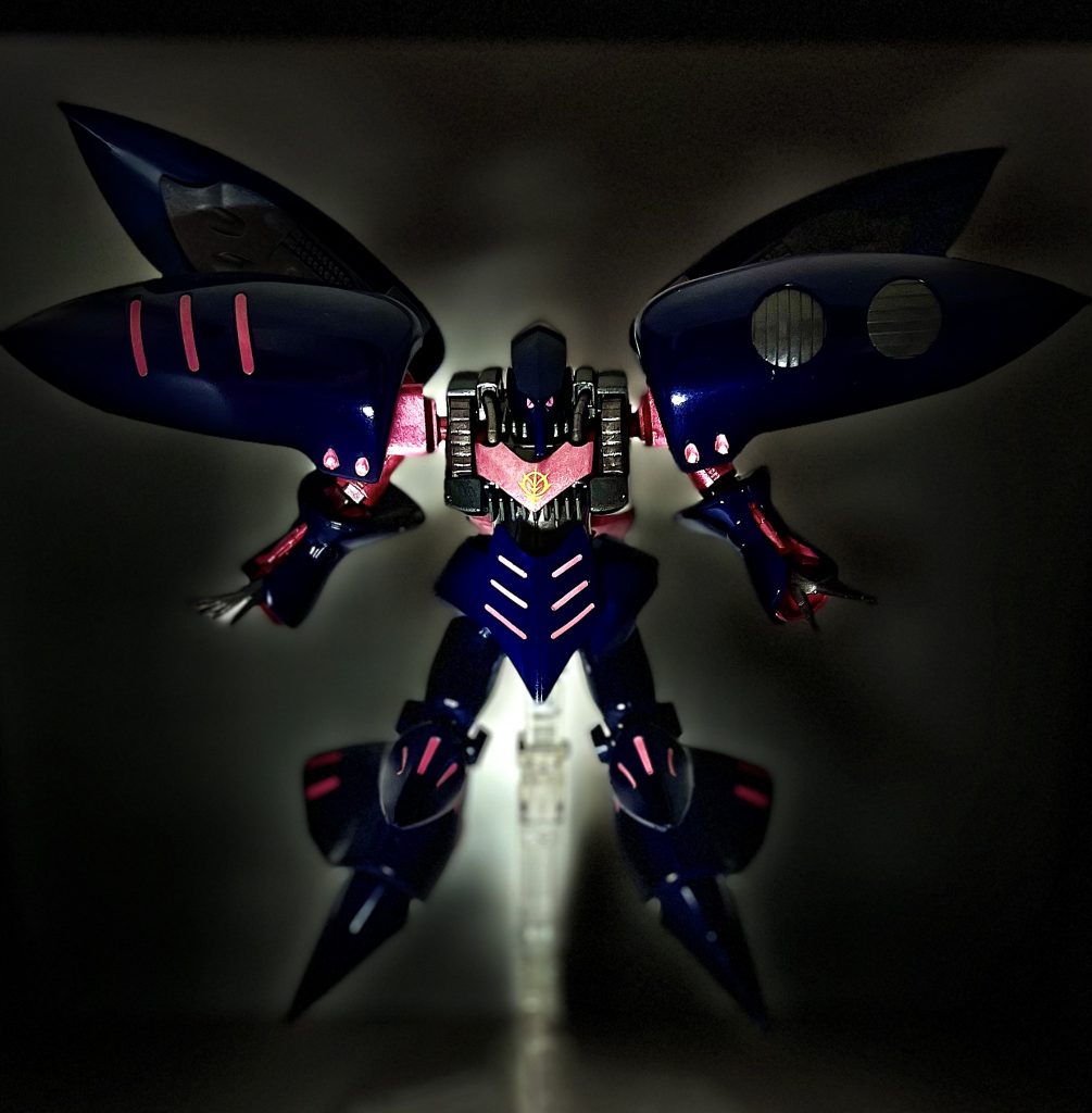 このショットは何かを纏ってる感が出ててちょっとだけ好きです。プルツー専用のキュベレイも積まれているので今後はそっちも作ってキュベレイ三姉妹を撮ってみたいです。笑 