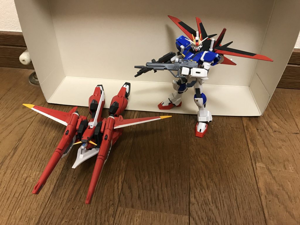 インパルスガンダムとのドッキング機能MA形態における最大の特徴であり、この状態でインパルスガンダムを上に乗せてドッキングする事で、加速性能の強化は勿論、本機の武装を活用しての火力増強も図れる。インパルス側からのエネルギー供給を受ける事が可能で、その供給可能なエネルギー生産量は少ないものの、インパルス自体も補助ブースターとして補えるだけの出力と機動力は持っている為、ドッキングによって本機の機動力が損なわれる事は無い。その為、エネルギー生産量が飛躍的に向上しているフォースインパルスガンダムエクストリームとドッキングすれば、ただでさえ高い機動力に加えて、爆発的な加速が可能となる。ただし、直線での加速性能が強化される分、旋回と加速制御が難しくなる。このドッキング機構は、本機の2号機では廃止されている。