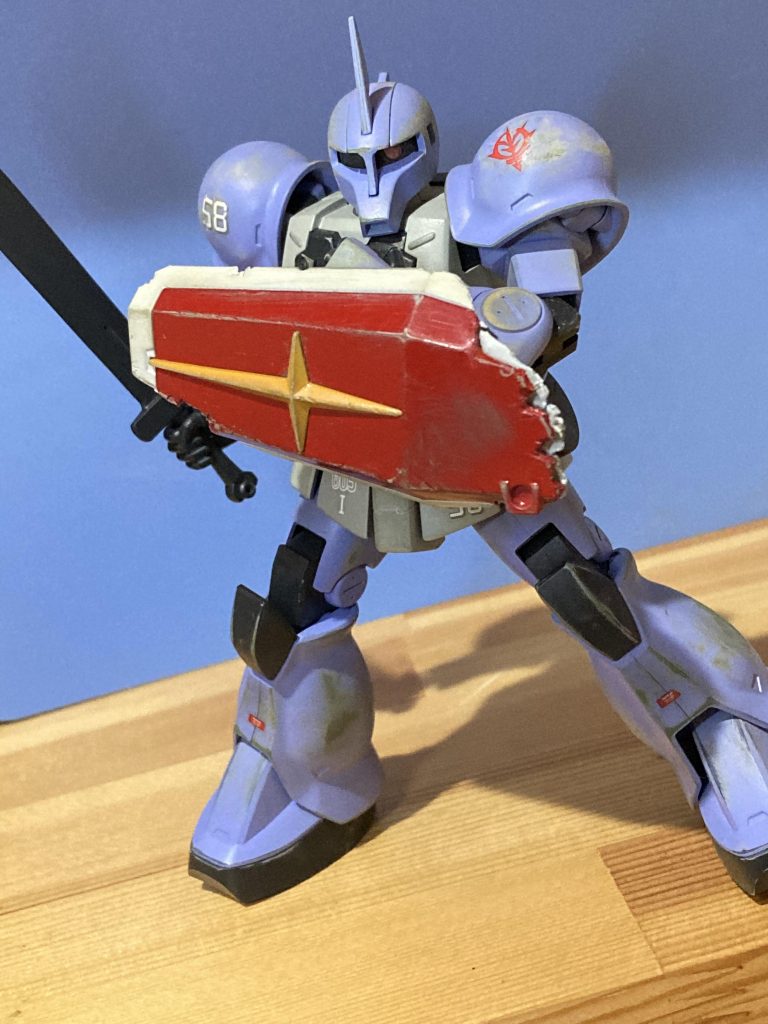 鹵獲した連邦軍の標準シールドを使い続けて気がつけば「迫撃!トリプル・ドム」のガンダムのシールド状態になってしまった図