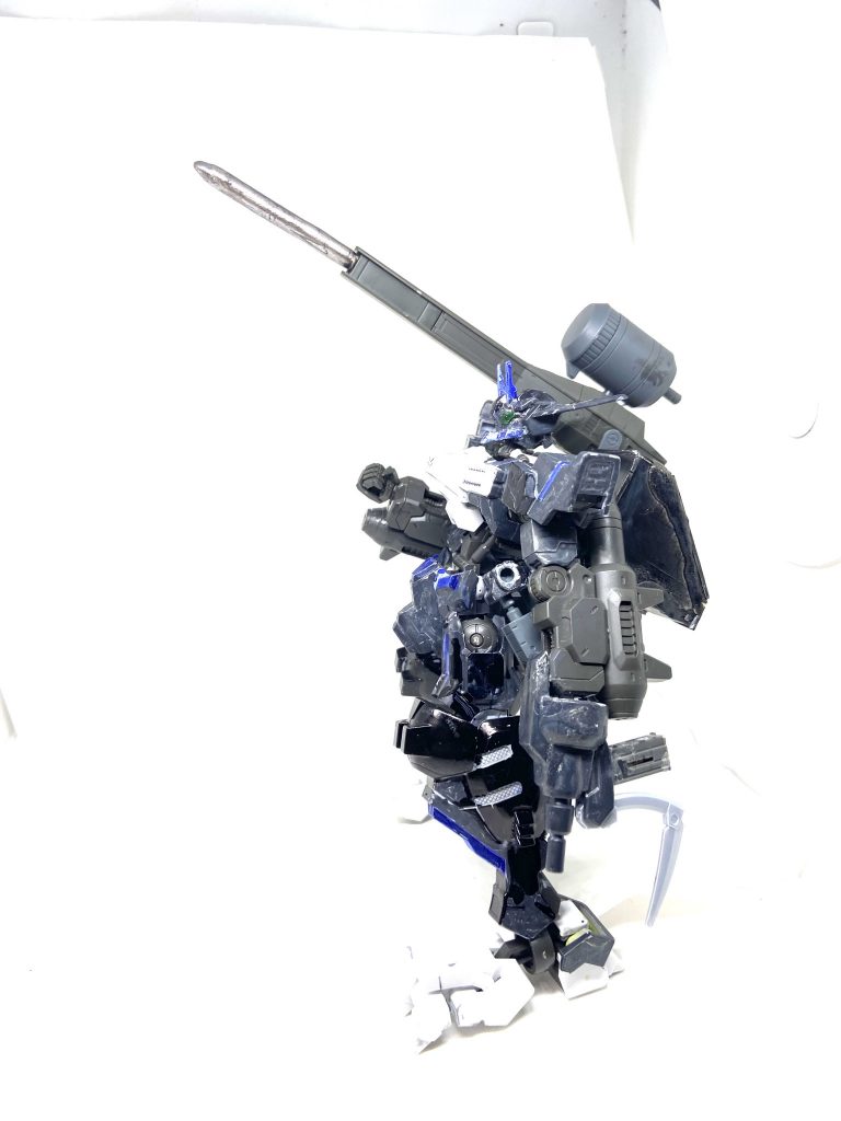 ダインスレイブ装着時本来は条約で禁止されている装備宇宙海賊は万が一の事態に備え秘密裏に一発だけ所持している。 その他武装は変化ありません、画像が少ないですが、あくまでもバリエーション機なのでご勘弁をその内ストライカーパックのようにいろんな種類を作ってみたいと思います。