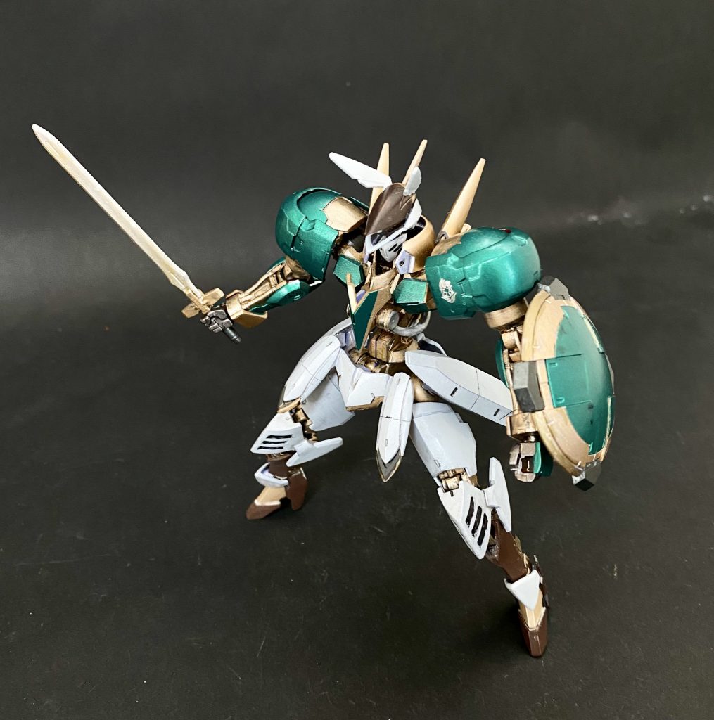 ワンポイントデカールに使用したのはFAGだったかメガミだったかの星座シリーズのバルゴを貼りました。純正では無いのでどうかと思いましたがワルキューレに合うデカールがガンダムデカールに無い為貼りました。バンダイも自由に貼れそうなデザインの汎用デカールを出して欲しいと思いますね😆