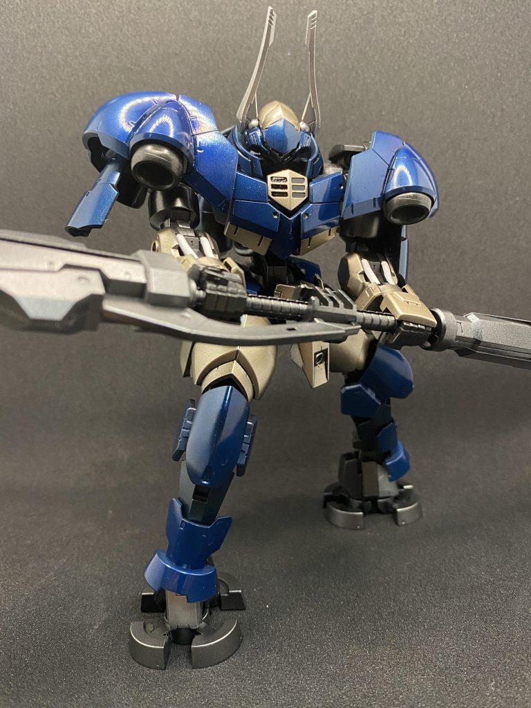 シルバーとゴールドを混ぜてみたりシルバーと青を混ぜてみたりと、素人考えで色々試してみました。