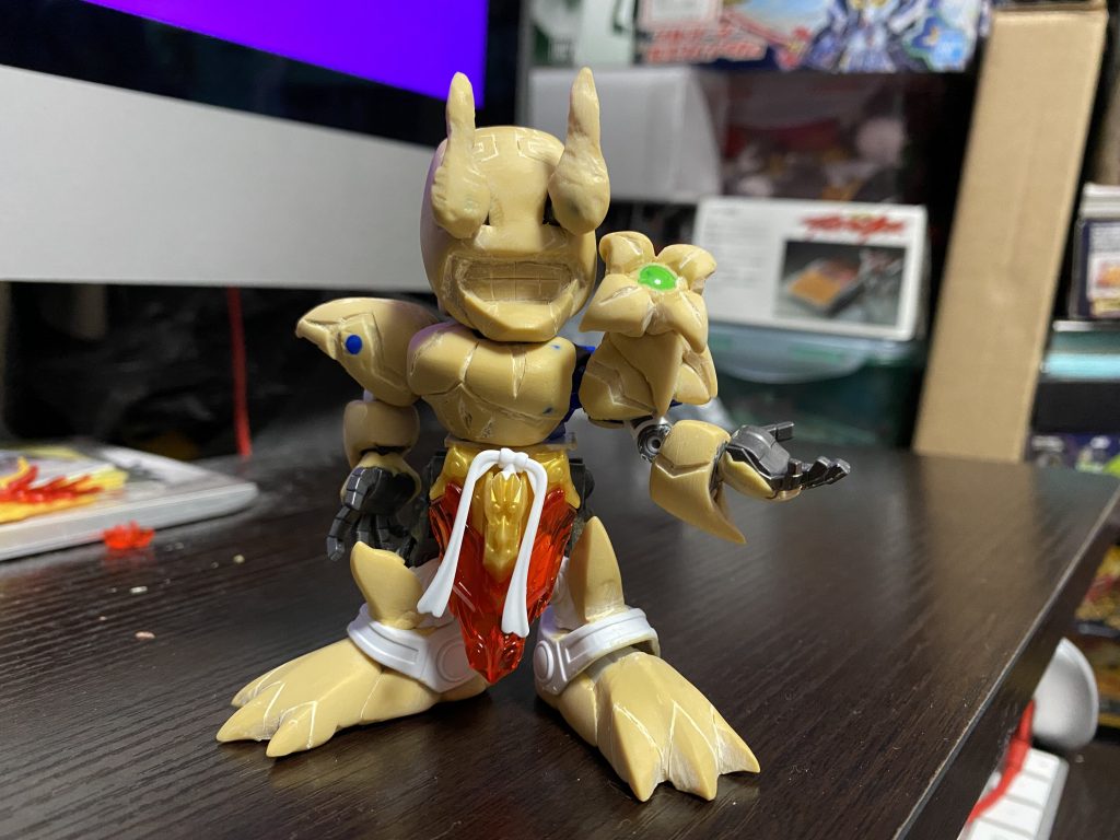 本体。頭部は戦国アストレイ、それ以外は號斗丸ベース。パテ盛って、ヤスって形状取りしました。