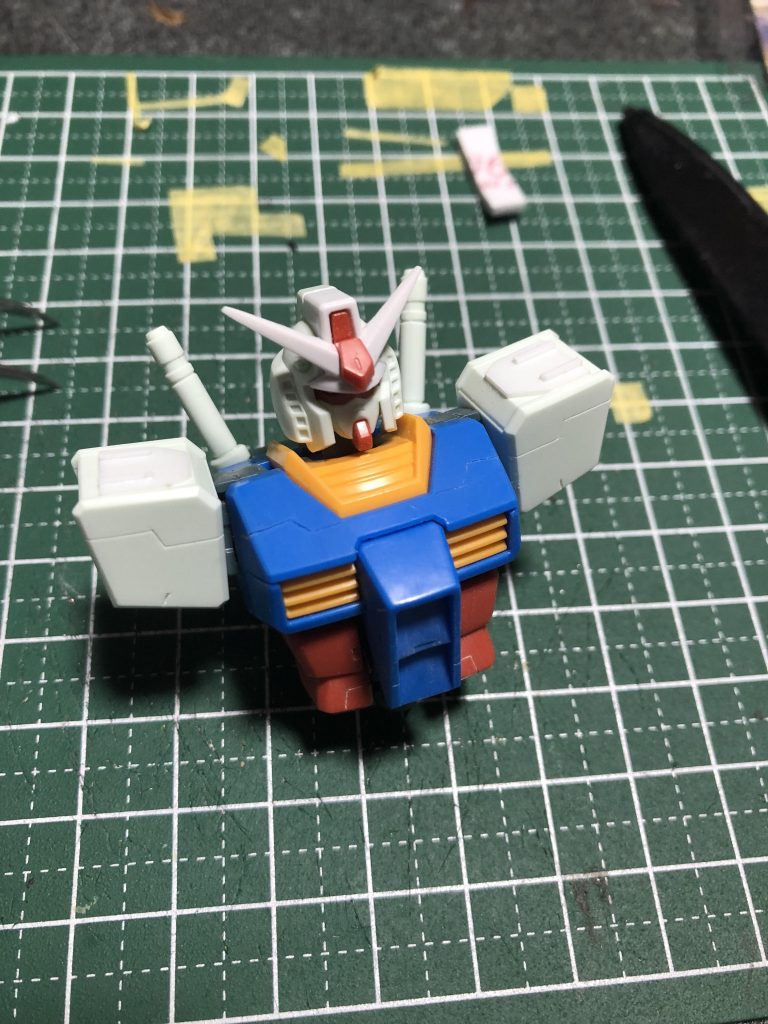 筋彫りをしています。