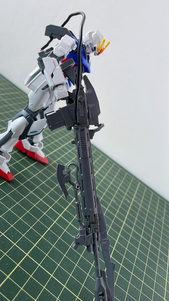 全体像。ストライクより大きく、デストロイモードのユニコーンより小さいくらい。斧、刃、小型マシンガンがあり、近接も対応できる。バレル武にエネルギー増幅装置があり、もの凄い威力を誇る。