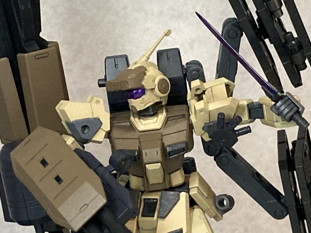 機体設定としてはガンプラバトルロワイヤルで使用するために改造した機体ペイルライダーをベースにその高出力を頼りに重装化ランダムで組むことになる両機との連携の為に簡易的な接地バリケードを装備同時に同じディフェンス型と組んだ際に攻勢に出れないことを加味してガトリングを補助に装備ペイルライダーでありながらHADESなどの機能は排除しオーソドックスなMSとして使いやすくしている