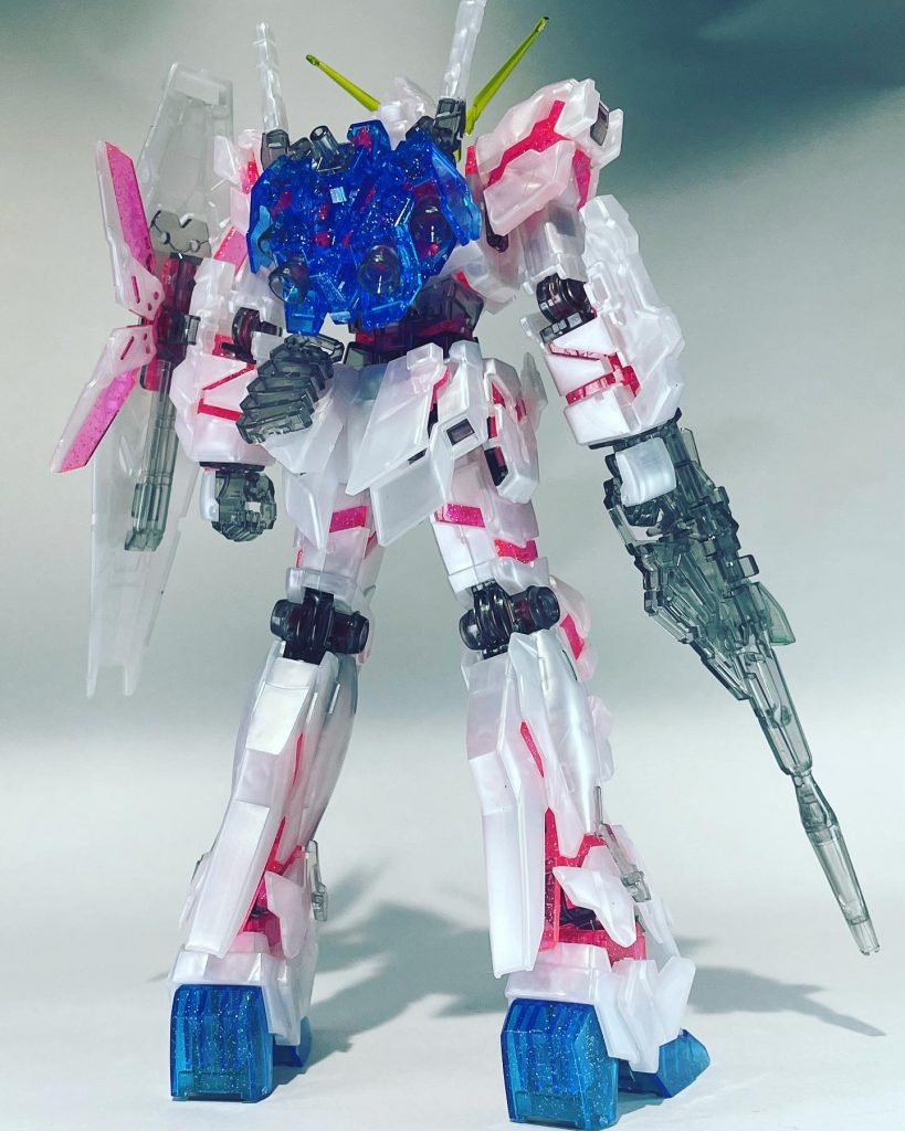 合わせ目が殆どない優秀なキットなので難しい処理もいらない。なので表面パールクリアの質を落とさないから助かります。