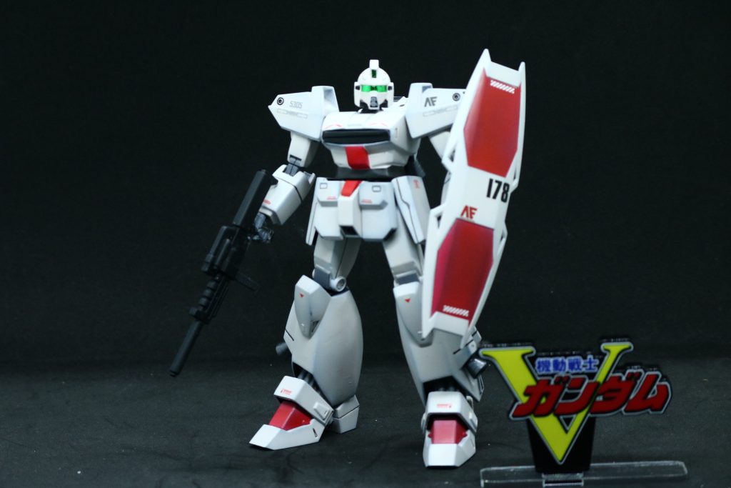 元祖より、スラスターが減ってたり、腰のグレネードが撤去されていたり、随所にあるダウングレード感がたまりません!