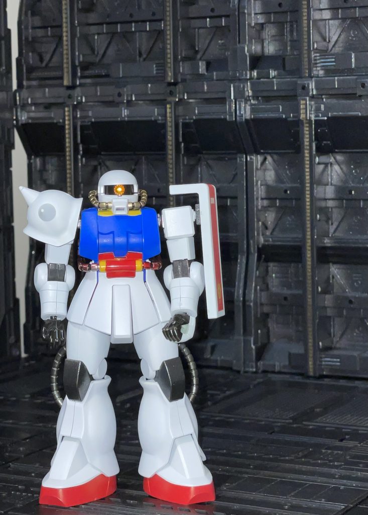 使用したガンダムマーカーガンダムホワイト、ブルー、レッド、イエローメタリックブラック、ロイヤルメタレッド、ヘビーガンメタリック、ゴールド、メッキシルバーの9種!!