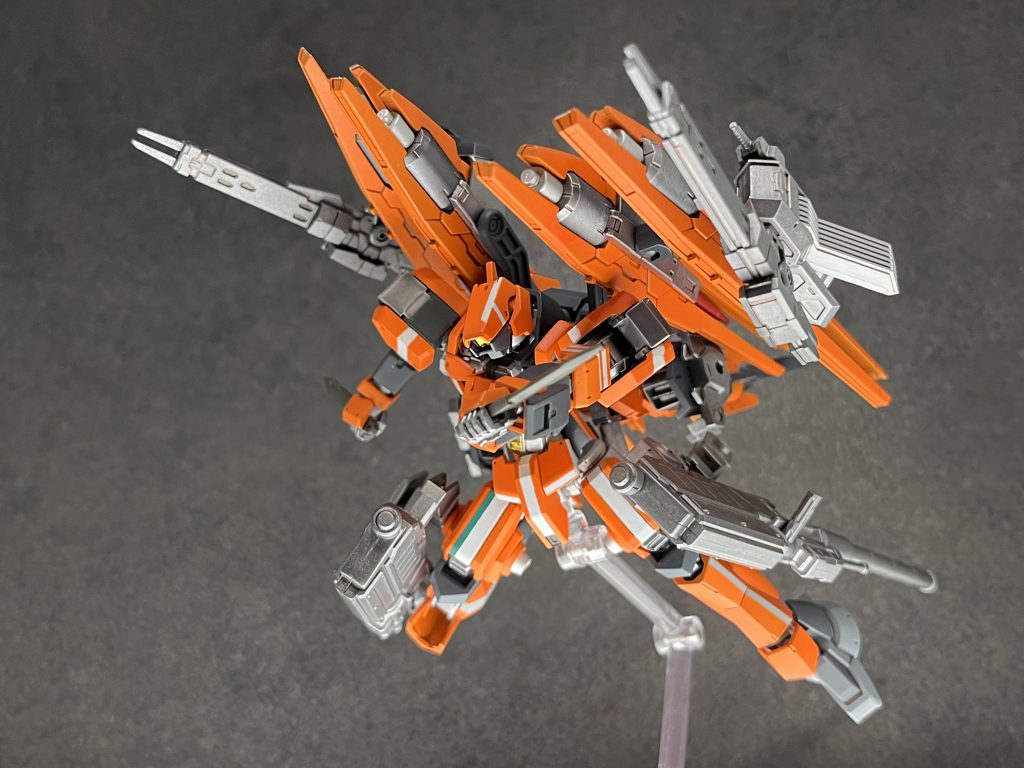 　なので近接武装も最小限で、コンバットナイフが2本の装備されているのみ。以上、設定。