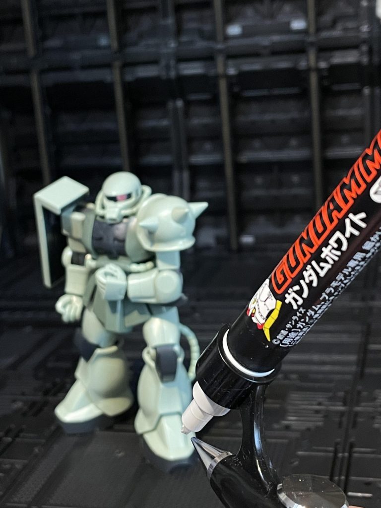 が、ガンダム、、ホワイト、、、!?うっ、うっぅ、、ぅううわぁぁ〜〜、、!