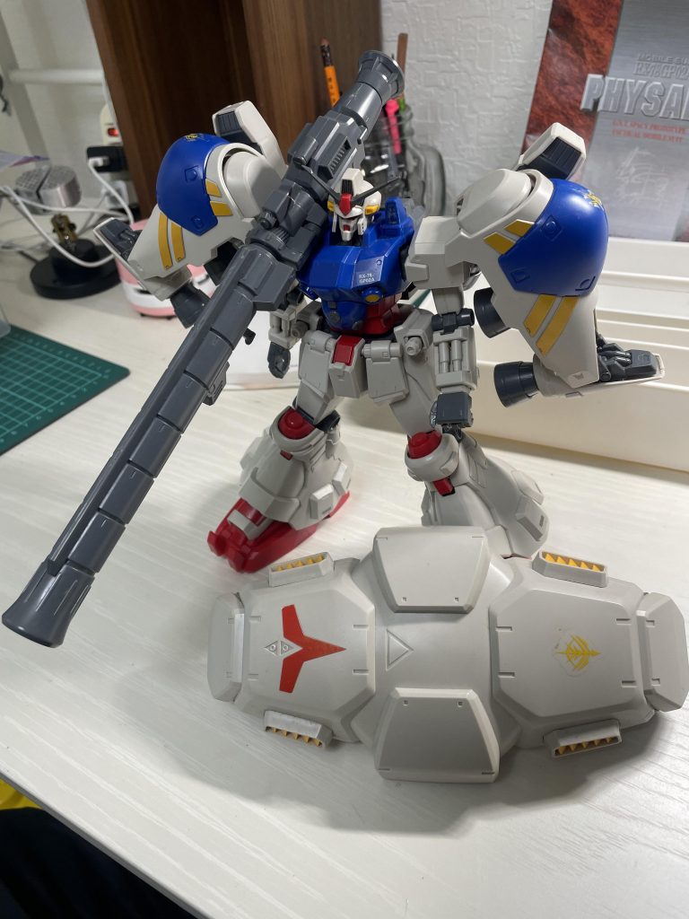 ジャンク品ビフォーです。一見綺麗なのですが、全てのダボが接着させており、頭部とか特に手こずりました。