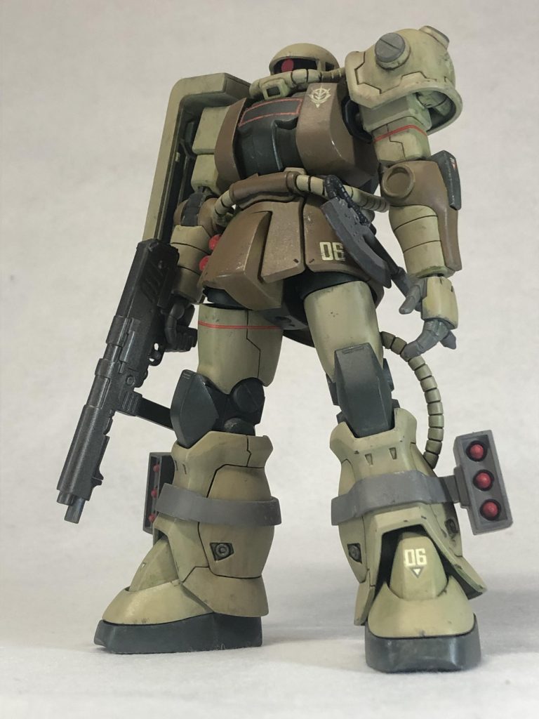 部分的にタミヤエナメルのチタンシルバーとジャーマングレーでドライブラシやチッピングをちょこっと施しました。