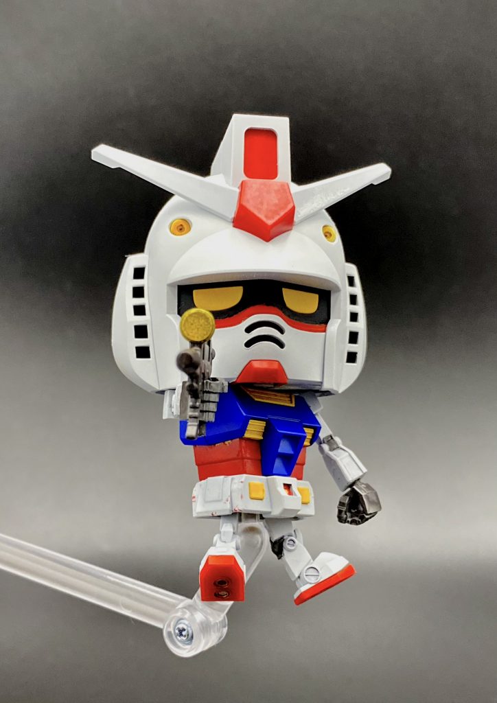 スミ入れもリアルタッチマーカーで。ここ2年程はエアブラシでアクリル全塗装+エナメルスミ入ればかりなので、懐かしい気持ちになりました。慌てて撮影したため乾燥が足りなかったようで、腰に赤が移ってしまっていますね…