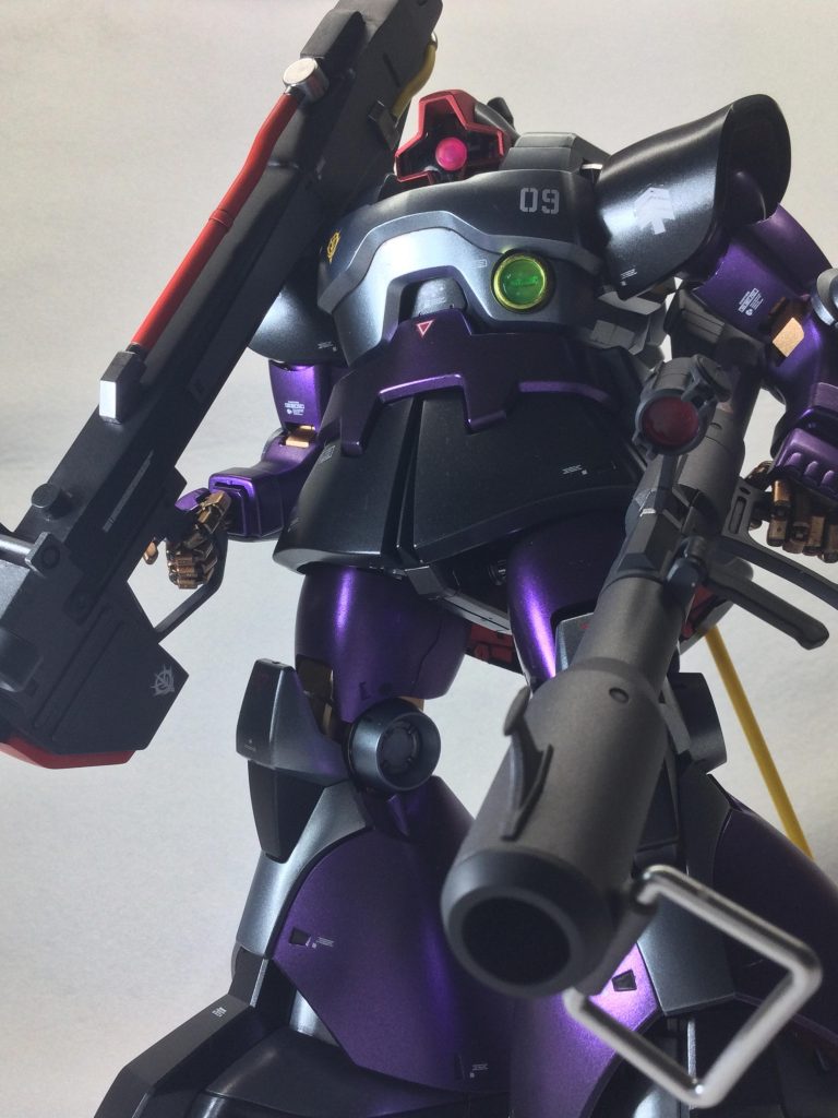 若干自分なりのアレンジで、塗っています‼︎ 武器類は、つや消しにしました‼︎ 使った塗料　外装【ガイアメタリックレッド】【クレオス、メタルバイオレット、アイスシルバー】【タミヤメタリックブラック】