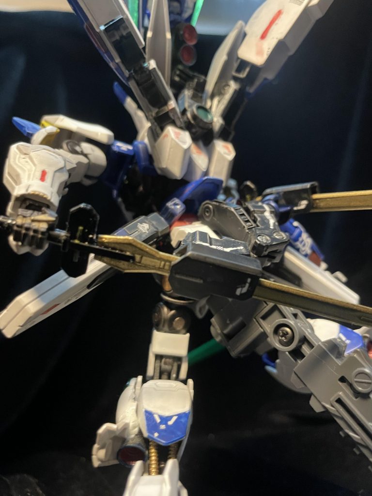 ガッチャンコしただけなので、手脚がそれぞれ三重関節になっており、グニャグニャ曲がります。兵器としてはプラスなのかな？